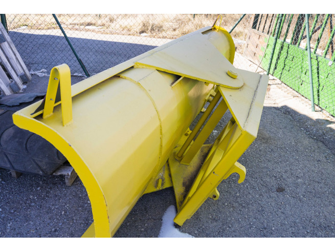 Pala niveladora de suelo|quitanieves